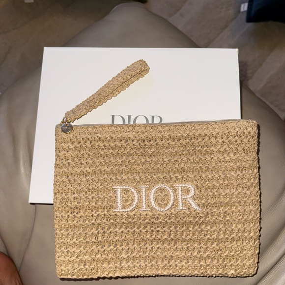 Authentic 2025 Dior Tan raffia  Clutch - Picture 1 of 4